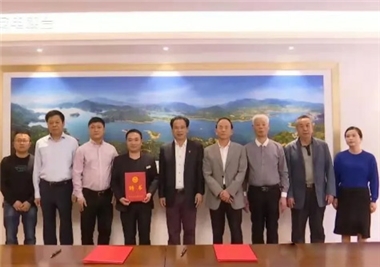 星空平台app
科技‖捐赠100万元，助力教育发展，践行社会责任使命